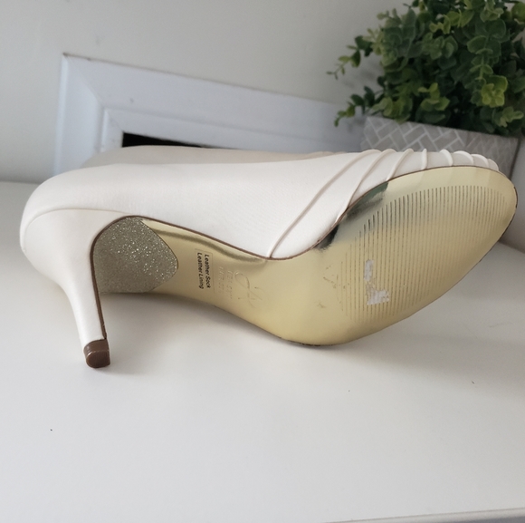 Adrianna Papell Boutique leather wedding party heels - Picture 7 of 7